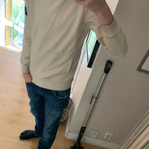 Calvin Klein hoodie - En fin hoodie från Calvin Klein i storlek 14 år. Priset går att diskutera.