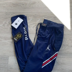 PSG byxor blå - Skick 10/10 använd knappt, kommer med tags och pris kan diskuteras!