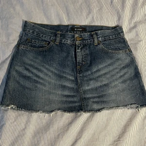 2000s miniskirt 💋 - sååå söt vintage  miniskirt ifrån märket b.lake 💋 i bra skick , säljs pga garderobsrensning, skicka gärna prisförslag! 