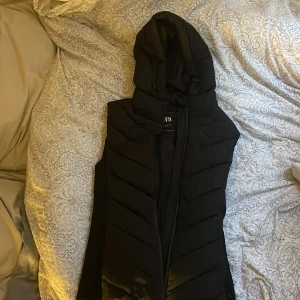 Zara väst - Inte använd många ggr, använd Max 3 ggr.