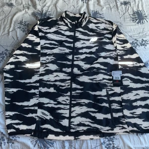 New Balance Reflective Accelerate Jacket  - New Balance jacka helt ny aldrig använt