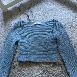 CHIQUELLE stickad topp  - Säljer min fina stickade topp från CHIQUELLE pågrund av att den aldrig kommer till andvändning!  Helt ny skick