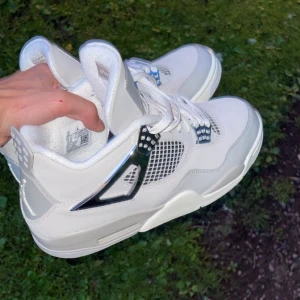 Jordan 4 Frozen Moments - Jordan 4 Frozen Moments i bra skick 8/10 använts fåtal gånger