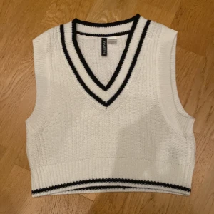 Hm tröja  - Säljer denna jättefina hm tröjan🙌🏻  