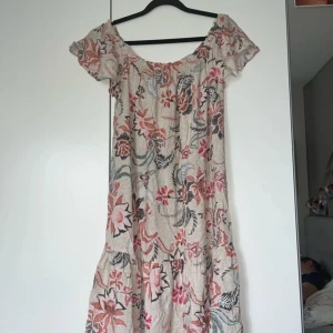 Klänning - Fin klänning från Lindex. Fint o bra skick!