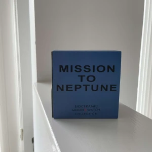 Omega x swatch klocka - Klocka köpt i italien i lyxgalleria. Hör av dig vi frågor och funderingar 