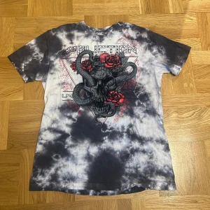 Affliction tshirt  - Skit ball tshirt från affliction köpt i japan!! Använd gärna köp nu 💕