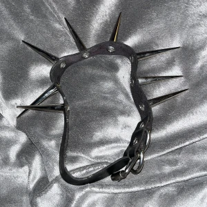 Shoker - Shoker med stora spikes 