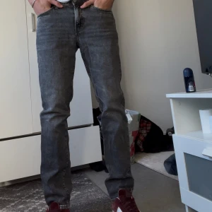 Hm slim jeans:nypris 600kr - Tja säljer nu dessa sjukt snygga hm jeans. Liknar Jack and Jones. Hör av dig vid frågor. MVH Max😁