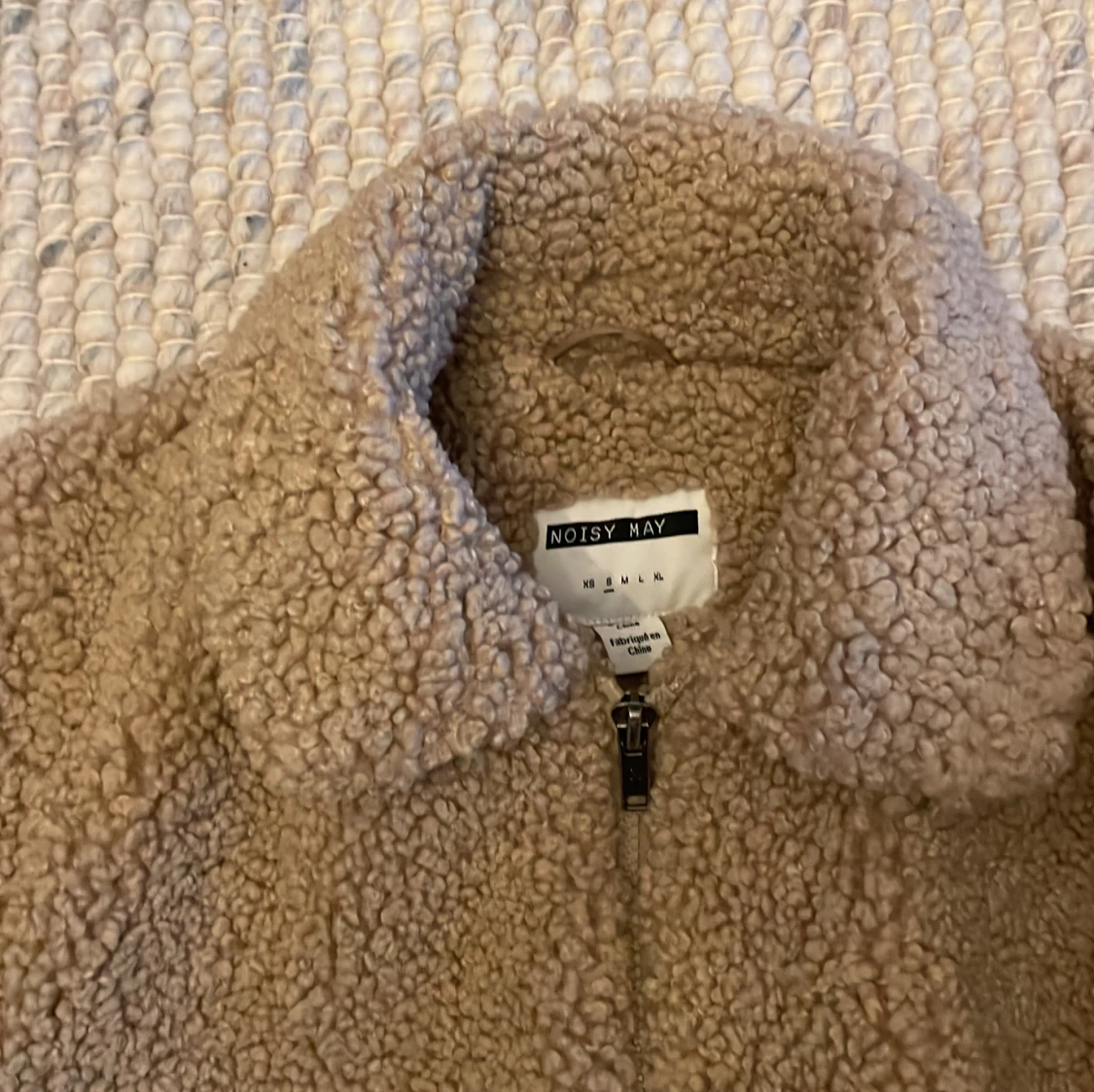 Beige teddyjacka från Noisy May - 90