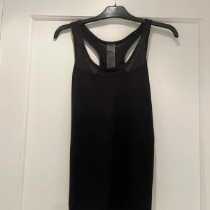 Tränings linne - Jätte skönt tränings linne🥰 (Knappt använt)