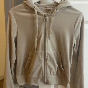 Beige fleece - Jättefin beige fleece som inte kommer till användning! Super bra skick❤️