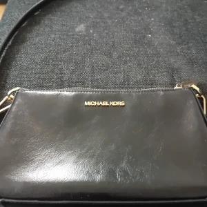 Mk väska - Äkta Michael kors väska som jag använt 2 gånger. 