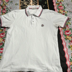 Monclear pike /vit - Storlek M monclear pike kan bara fraktas