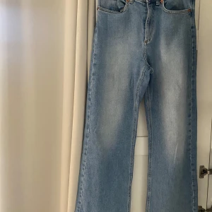 Carin Wester jeans - Fint skick. Jeans med hög midja och utsvängda ben. Normal i stl. 
