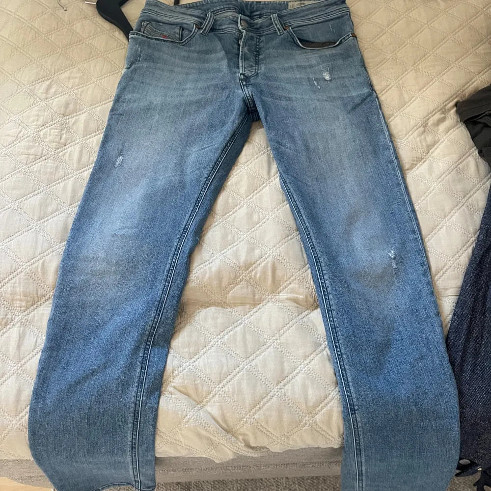 Diesel jeans, modell sleenker Hjälper min bror att sälja . Jeans & Byxor.