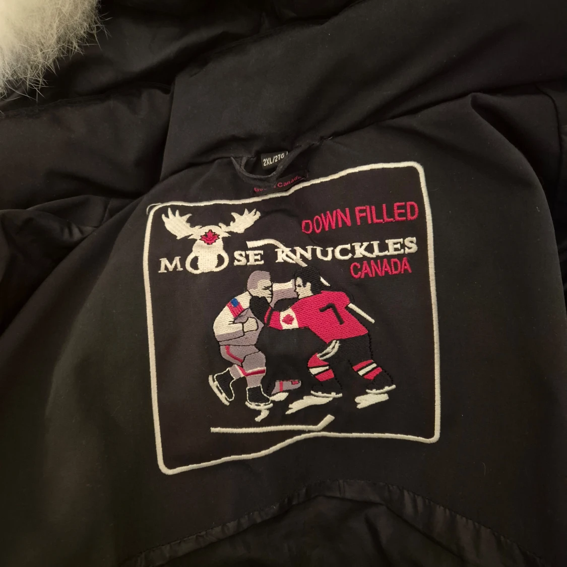 Svart dunjacka från Moose Knuckles