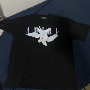 Amiri - Amiri t-shirt Skick 10/10  Använt ett fåtal gånger  Pris går att diskutera  