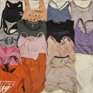 Träningslinnen - Jag rensade och hittade linnen som inte används här längre. Mycket nike. Alla passar storlek M. Alla säljs för 50kr st Skriv ifall du vill ha fler bilder på ett specifikt linne. 