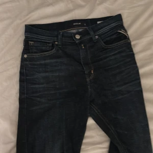Replay jeans  - Jeansen är i bra skick och är 150 men passar nästan men funkar på 165 säljer de för att jag har växt ur dem.