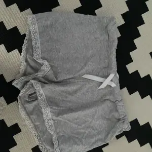 Pyjamas shorts med spets i storlek xs, 30kr