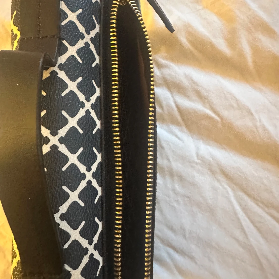 Svart och vit mönstrad väska - 91