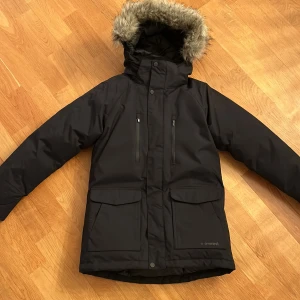 Vinterjacka Everest syl.146 - Använd 3ggr. Nyskick. 