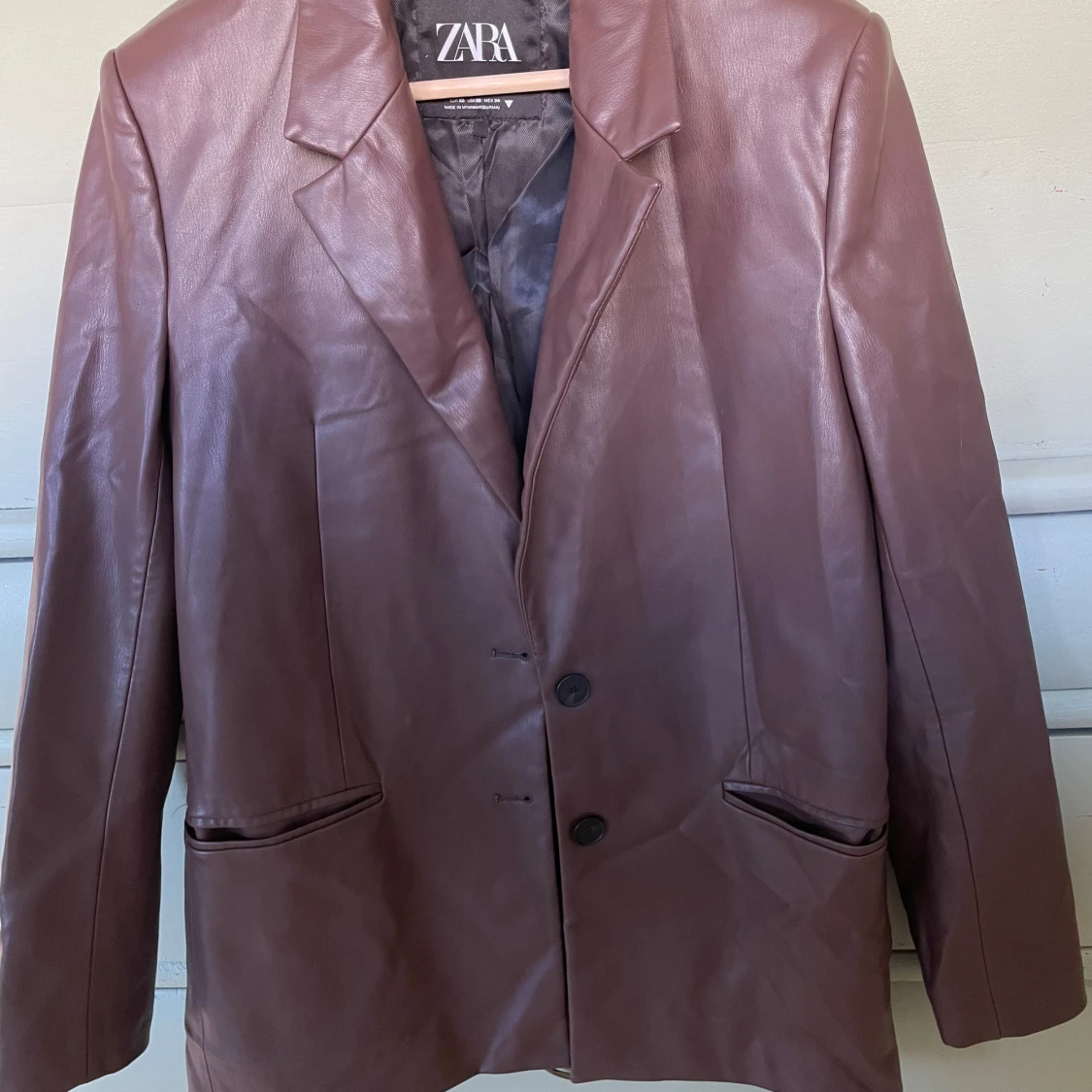 Brun skinnkavaj från Zara