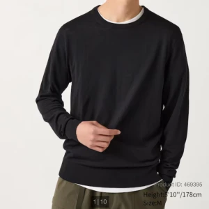 Tröja  - Säljer en mörkgrå tröja från uniqlo. Bra skick. Kom ptivat för frågor eller fler bilder!! (Pris går att diskutera) 