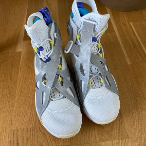 Air Jordan Latitude 720 ”Aqua”  - Har använt dem några gånger men de ser helt nya ut