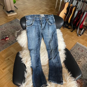 Wrangler Jeans Spencer Herr - Raka Wrangler jeans, modell spencer Måttligt använda, inget slitage. Som nya Storlek: W30 L32