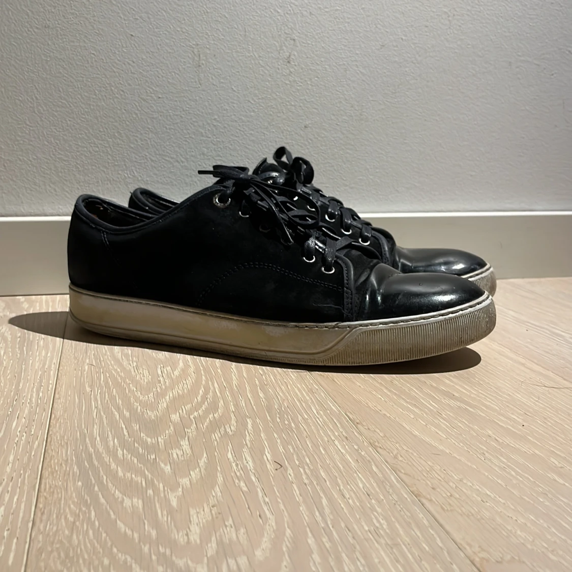 Mörkblåa sneakers från lanvin - 1