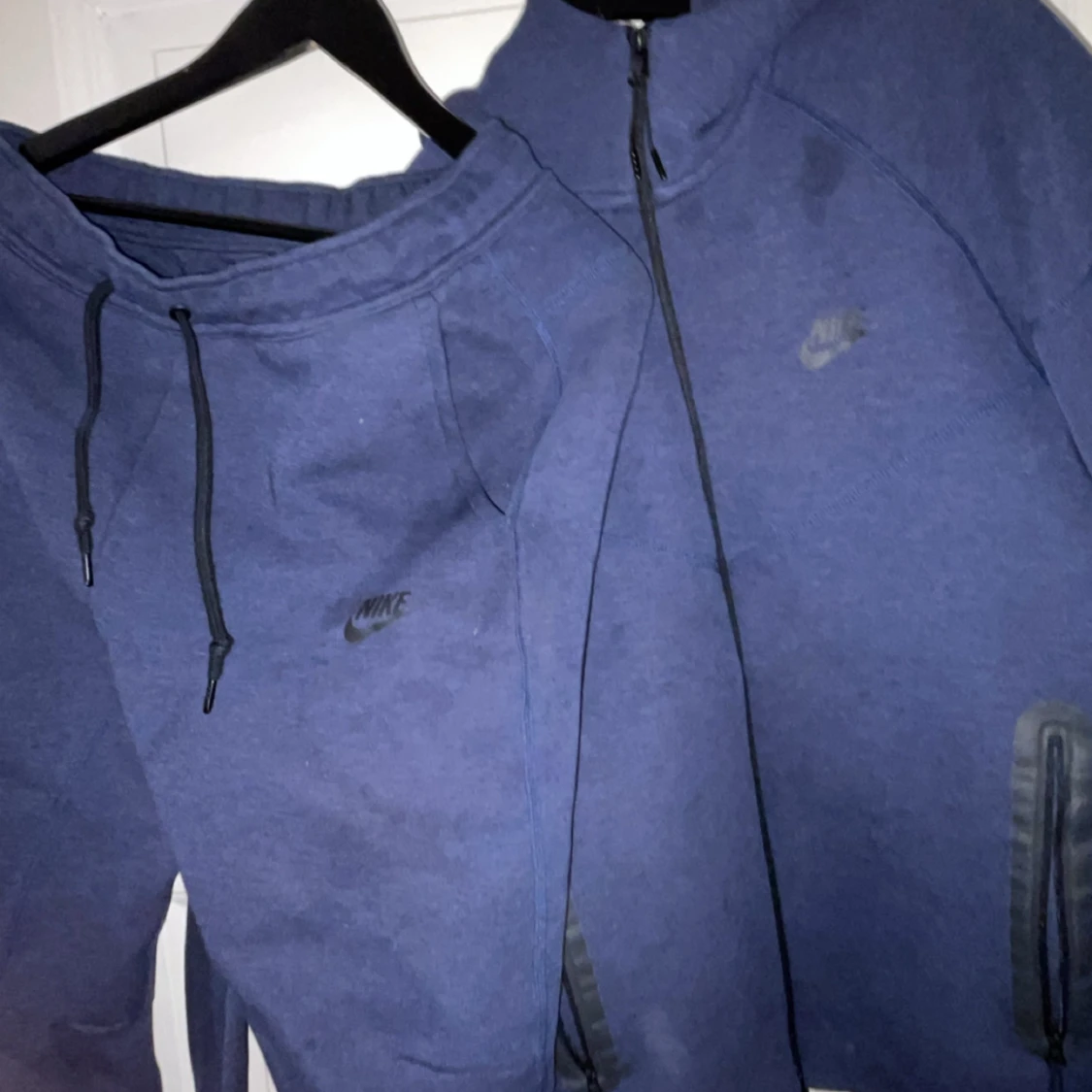 Blå hoodie och byxa från Nike