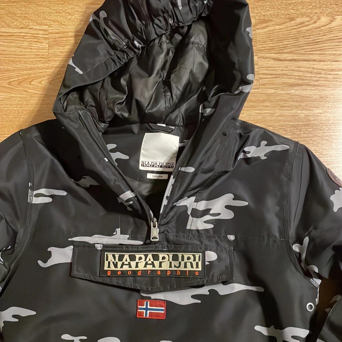 Svart och grå camo jacka från Napapijri - 2