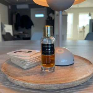 Amore Caffè från Mancera - Mancera parfym - Amore Café, boozy likör/torr kaffe i öppningen med en siraps aktig söt vanlij i dry downen. Bra projektion, håller ca 9 timmar med 6 spurt. På ett ungefär 45ml av 60 kvar. Öppen för köp eller byte. Hör av er kring funderingar!😁