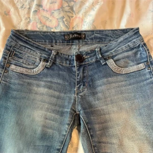 Super low waist  - Snygga low waist byxor✨ helt i ny skick aldrig andvända🥰 straight fitt🩷 kontakta vidd frågor❤️ snabb afär 200kr