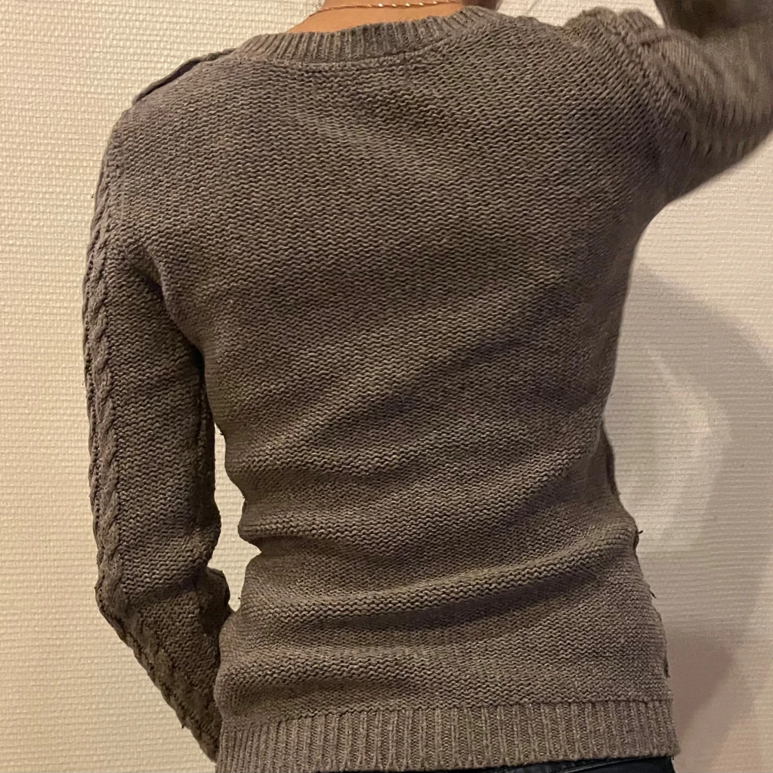 Brun stickad tröja - 1