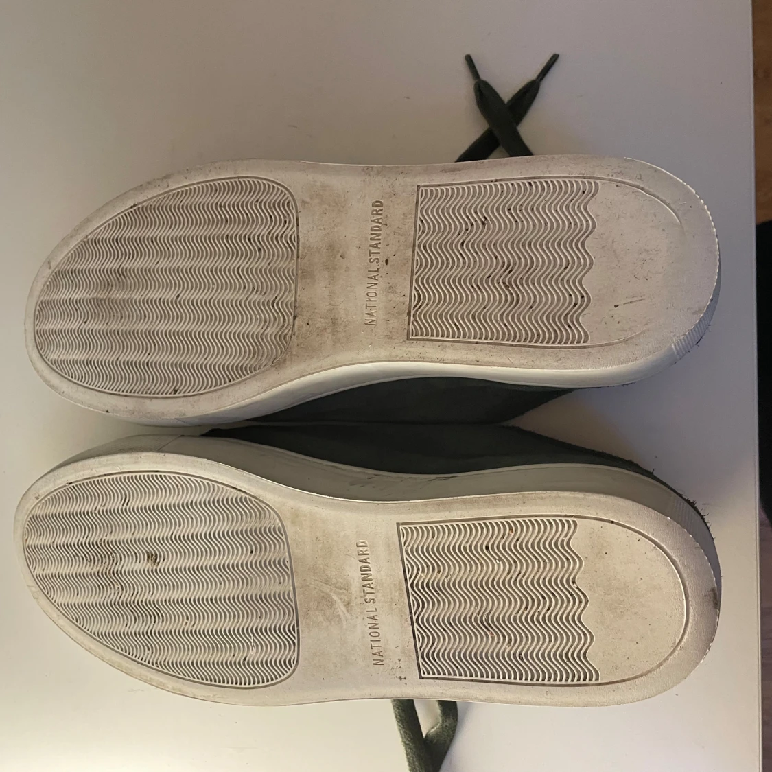 Gröna sneakers i mocka National Standard - 3