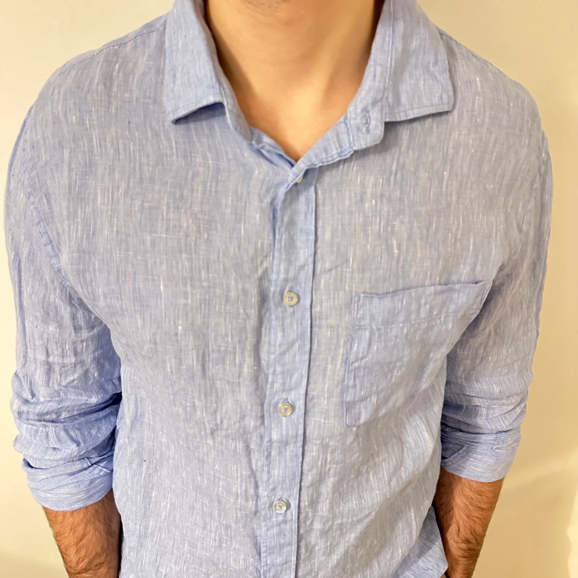 Ljusblå linneskjorta från Mango