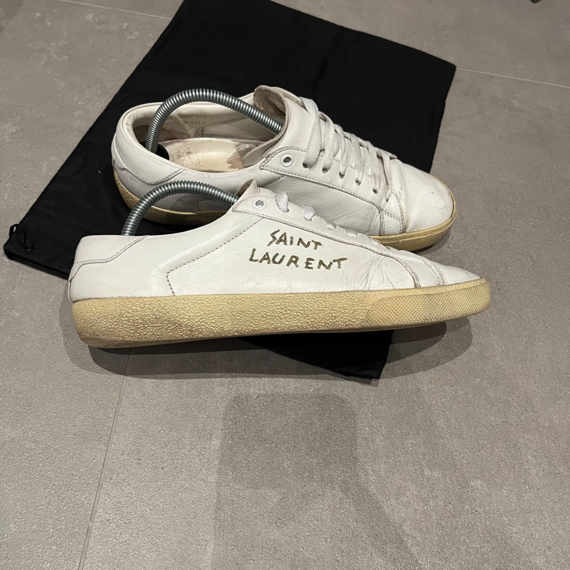 Vita sneakers från Saint Laurent - 1