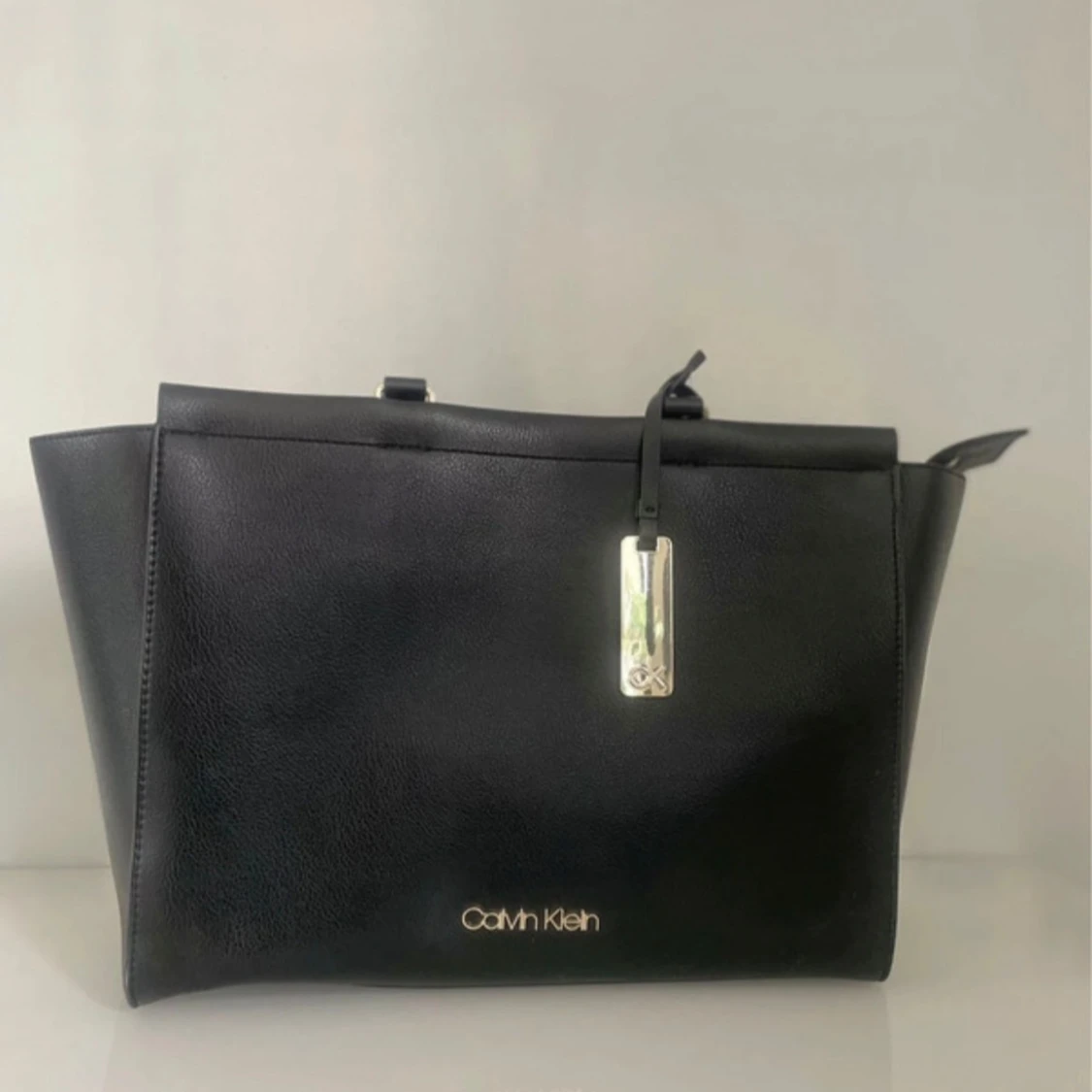 Svart handväska från Calvin Klein