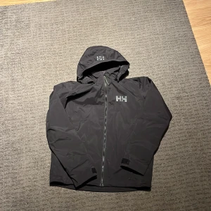 Helly Hansen vindjacka - Snygg vindjacka från helly Hansen 