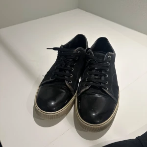 Svarta sneakers med snörning - Lanvin skor