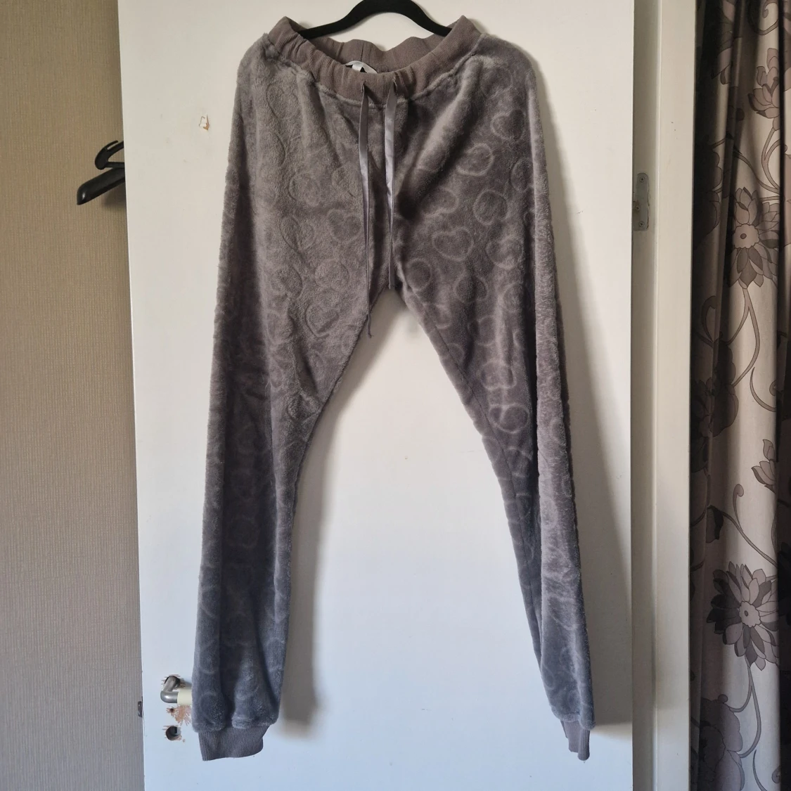 Grå mjukisbyxor från Isabella