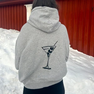 Hoodie ”MARTINI” - Storlek S✨ Stilren och snygg hoodie som passar alla!