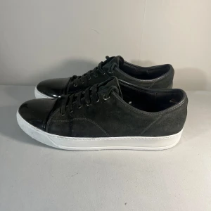 Lanvin - Säljer dessa riktigt snygga lanvin cap toe. | skick: 7/10, sulan är målad men det helt ny ut | storlek: 44, uk10 | pris: 1799 | har du fler frågor eller prisförslag är det bara att skriva 