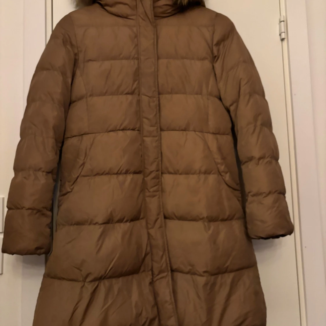 Brun dunjacka från Uniqlo