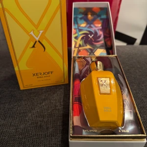 Xerjoff Erba Gold 100ml - Säljer nu min Xerjoff erba gold då doften inte passar mig. Endast sprayad ca 5 gånger för att dofta på den. För att göra min säljupplevelse enklare åk gärna till någon butik för att lukta på den så ni känner er säkra. Kan gå ner lite i pris för en snabb affär.