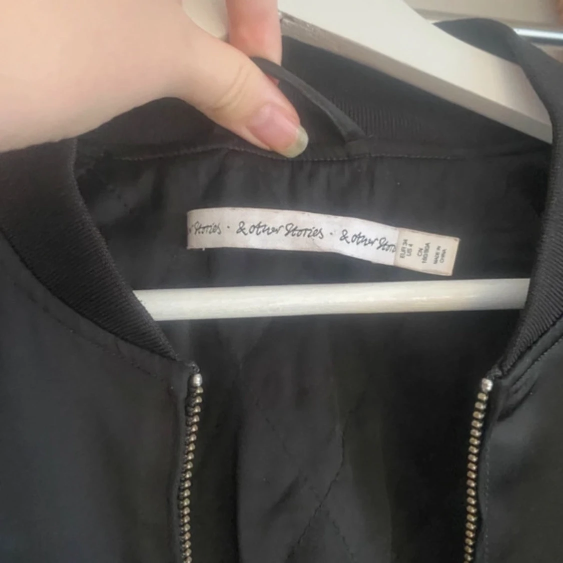 Svart bomberjacka från & Other Stories - 91
