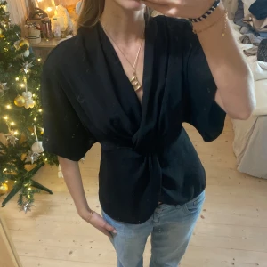 Topp - SUPER snygg blus / topp💕💕 funkar till alla tillfällen ❣️❣️
